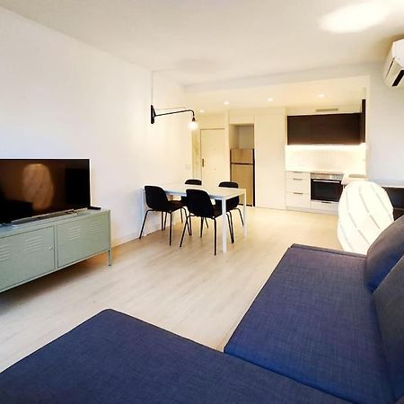 Moderno Apartamento En Terrassa Centro Luaran gambar