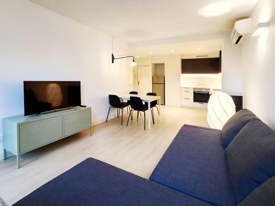 Moderno Apartamento En Terrassa Centro Luaran gambar