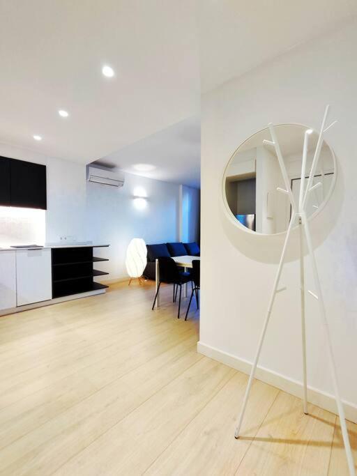 Moderno Apartamento En Terrassa Centro Luaran gambar